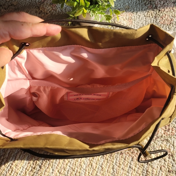 LOLA California Lark large drawstring backpack in khaki - Picture 5 of 8